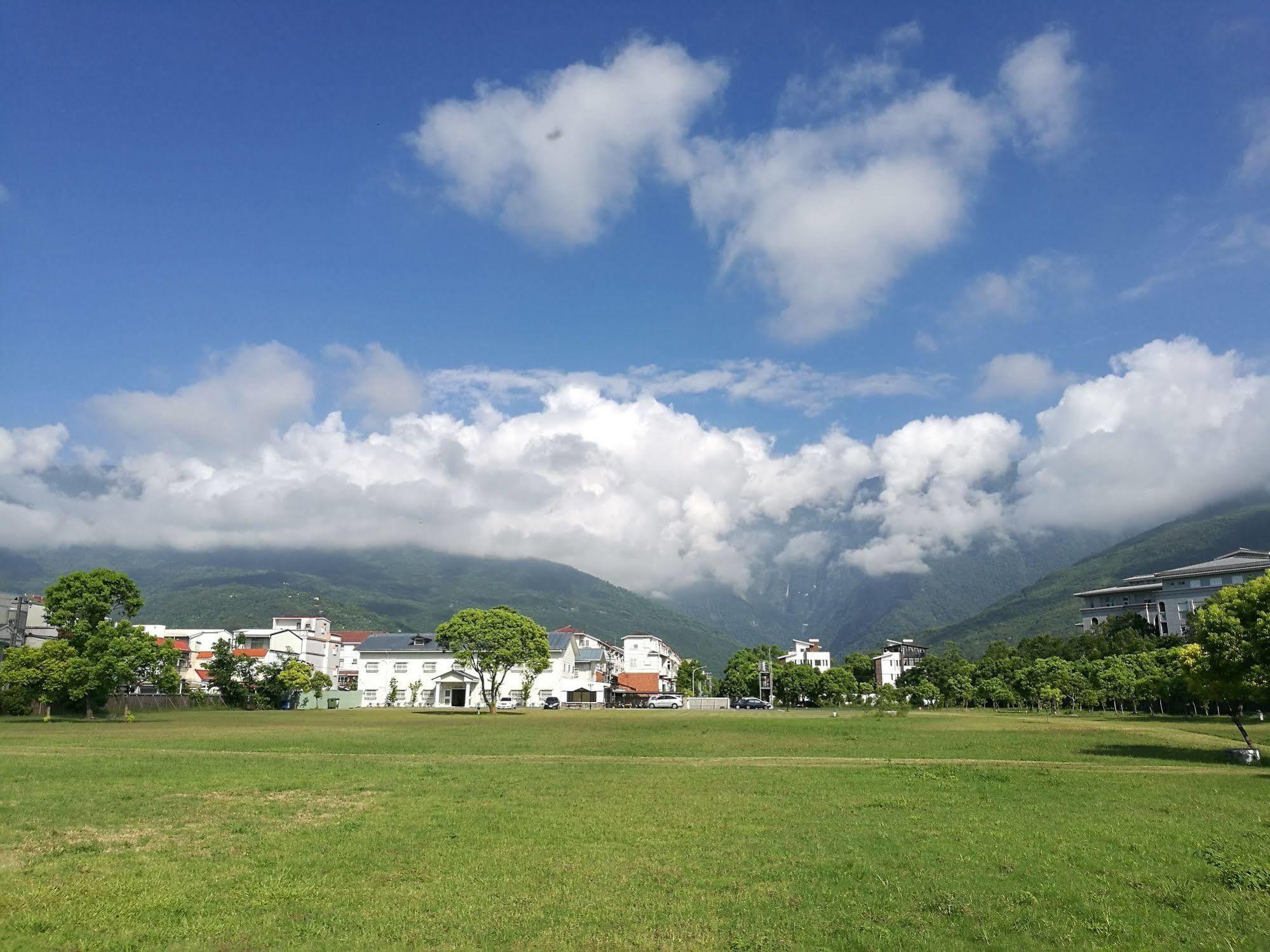 Oak Garden 旅館證號167 民宿證號1359 Città di Hualien Esterno foto